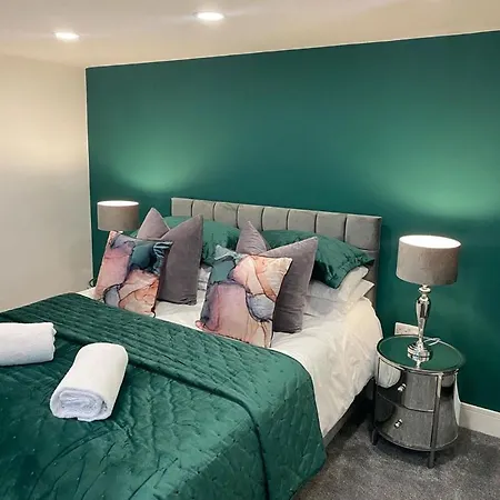 5 Mins To City, Pets Welcome Apartment *