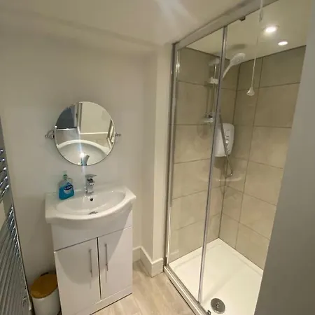 5 Mins To City, Pets Welcome Apartment *
