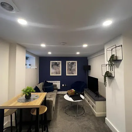 5 Mins To City, Pets Welcome Apartment